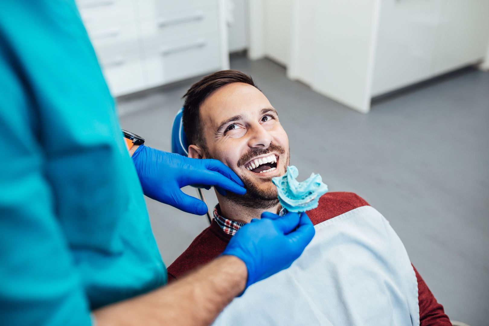 Diferenca entre Protese e Implante Dentario